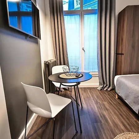 Les Cles Du 27 Aparthotel Parigi