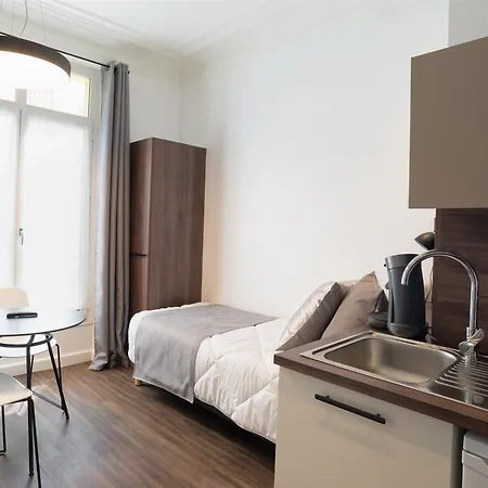 Les Cles Du 27 Aparthotel Parigi